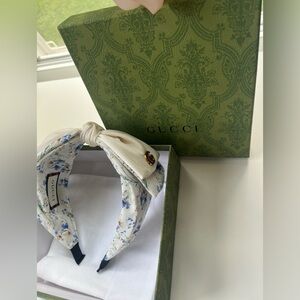 Gucci headband never worn